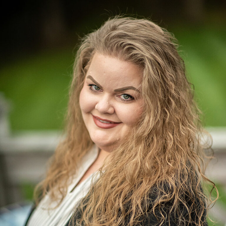 ashley-jewett_bio